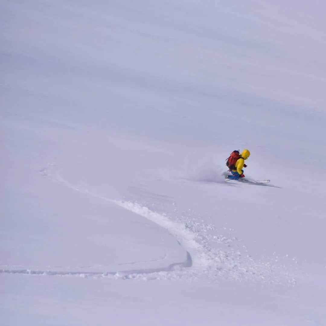 保温性と操作性のバランスのとれたこのグローブはスキーの時には欠かせません。