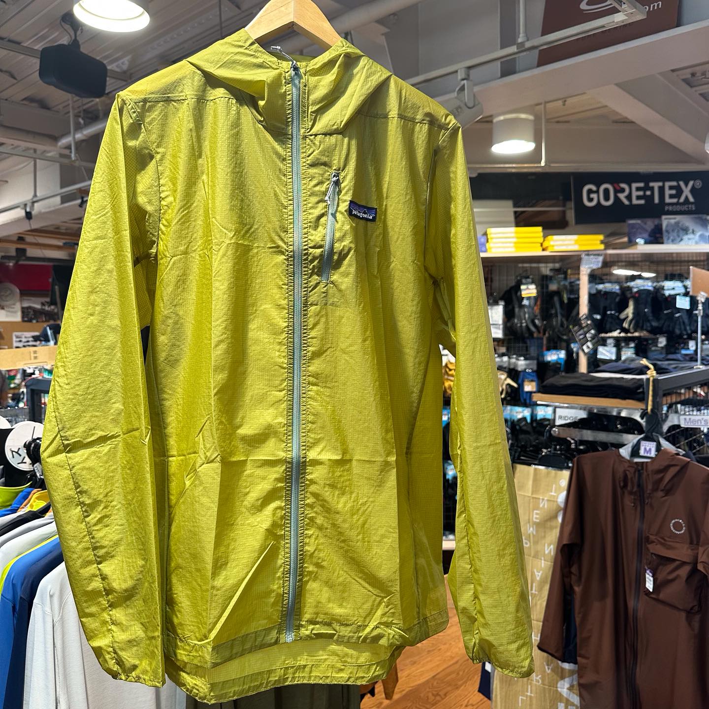 2023秋冬の新色入荷！季節の変わり目にサッと羽織れるウインドシェル。