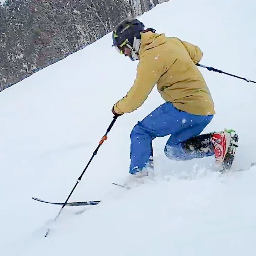 先日のお休みにかぐらスキー場に行ってきました。