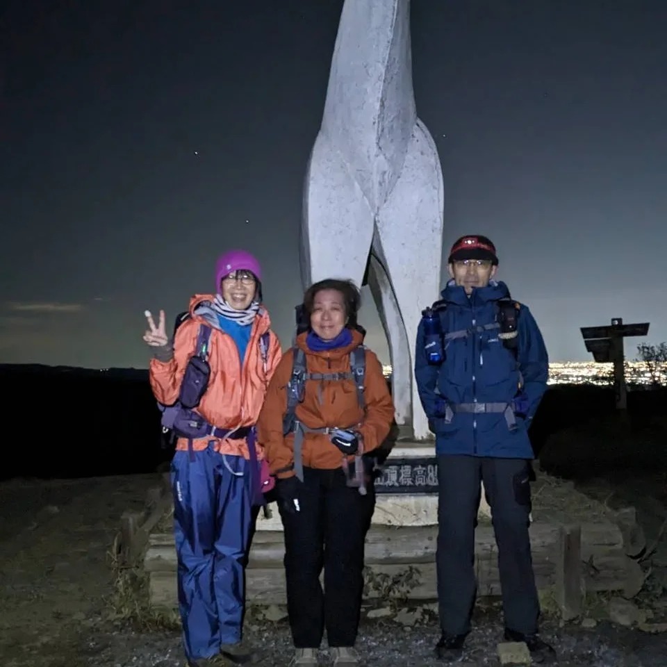 11/18-19は山の講習会基礎編で「夜間歩行とビバーク体験」を高尾山〜陣馬山で行いました。