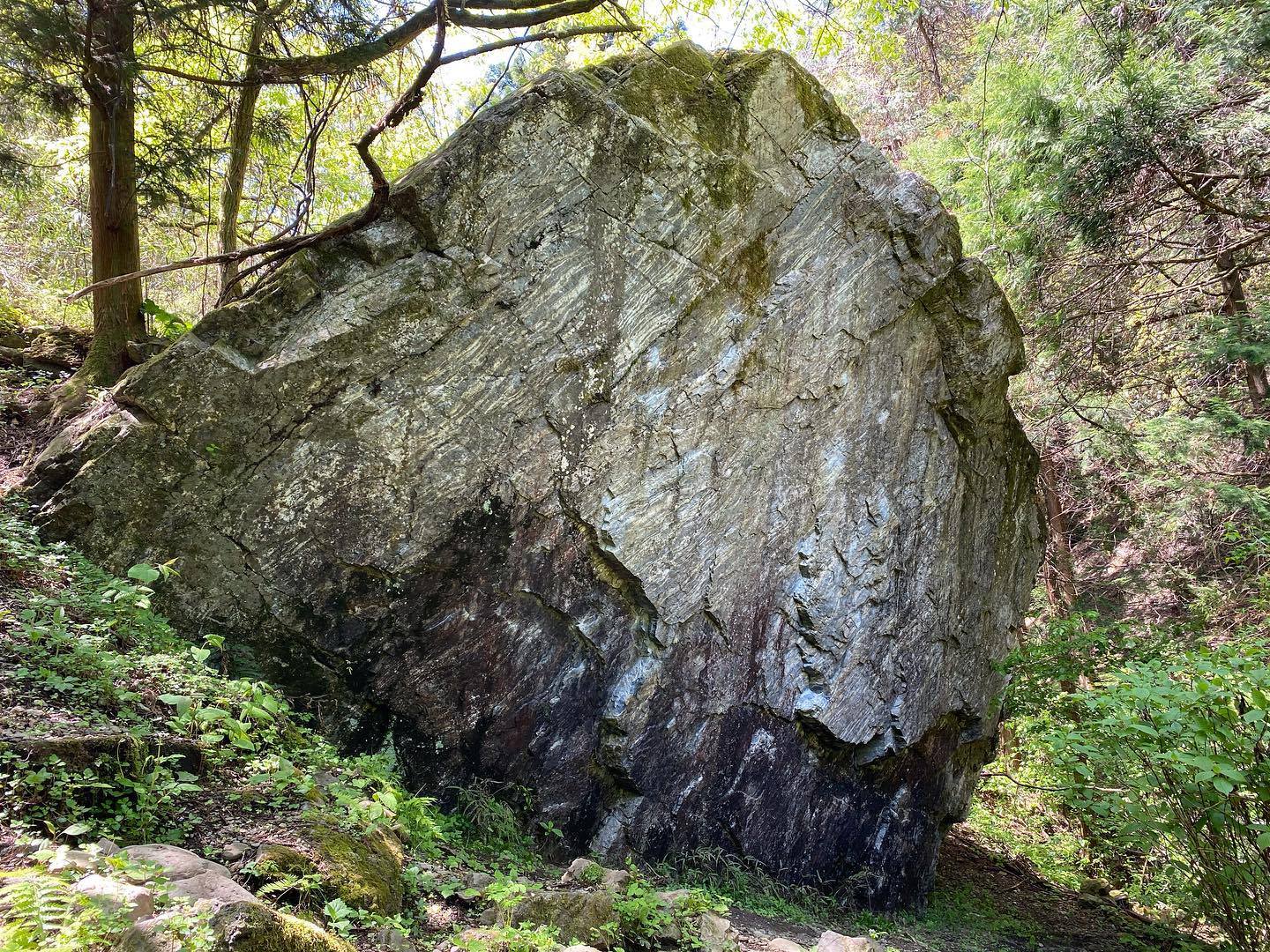 先日のお休みは御岳ボルダーに行ってきました